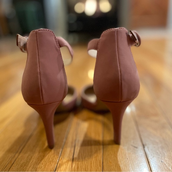 Pink ankle strap heels - Picture 3 of 3